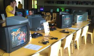 /image.axd?picture=/2013/5/RetroGameAlpes2013/mini/Installation des consoles - Megadrive, Master System, SC3000.jpg