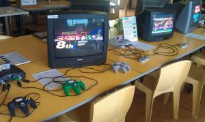 /image.axd?picture=/2013/5/RetroGameAlpes2013/mini/Installation des consoles - Nintendo 64, Super Nintendo.jpg