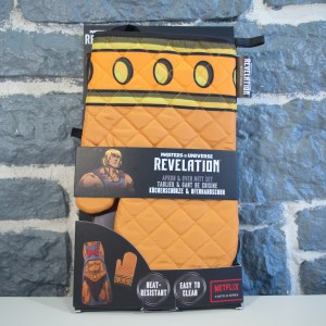 Masters of The Universe Revelation - Tablier et Gant de Cuisine (01)