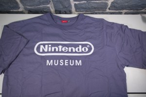 ロゴTシャツ XL Nintendo Museum (T-Shirt XL Nintendo Museum Logo) (04)