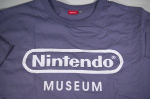 ロゴTシャツ XL Nintendo Museum (T-Shirt XL Nintendo Museum Logo) (05)